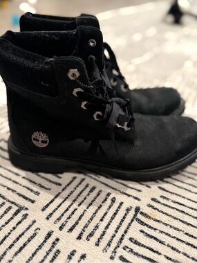 Timberland womena Black Velvet Waterproof Lace-Up Boots